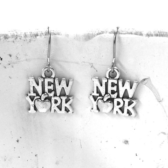 Miniature New York State City Travel New Yorker Big Apple Tourist Gift Earrings - Picture 1 of 2